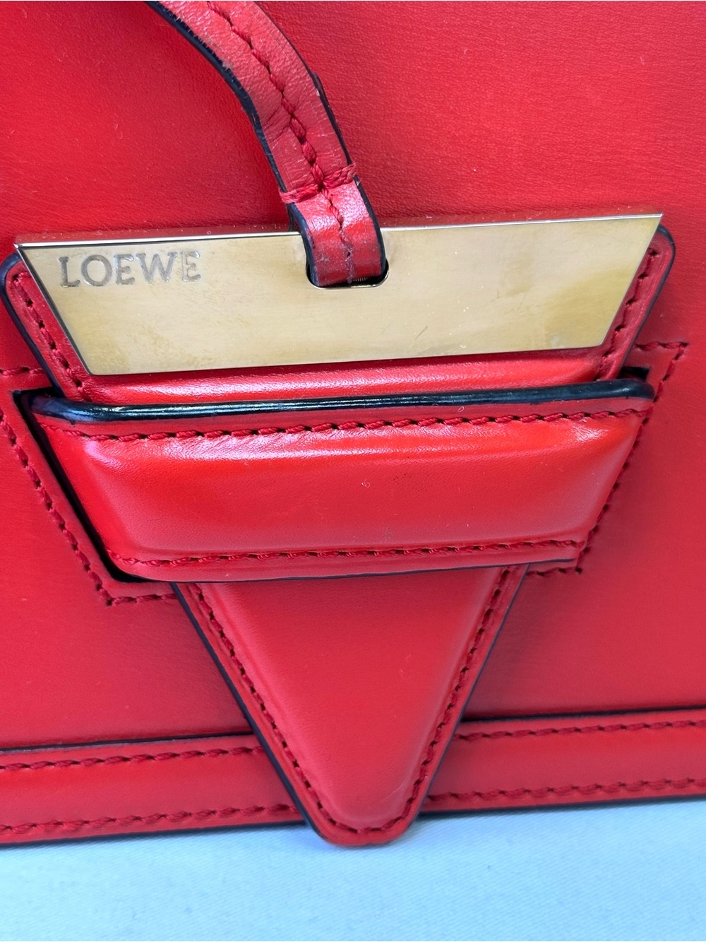 Loewe Barcelona Red Leather Iconic Triangular Fastening Shoulder/Crossbody COA - Picture 3 of 17